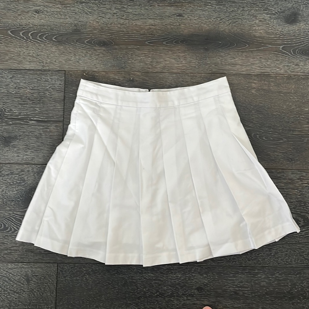Aritzia Sunday Best pleated skirt, size 4